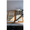 Image 2 : 3 BAGS OF WICKER SPHERES, TRIPLE CANDLE HOLDER, PICTURE FRAMES AND INSPIRATIONAL SIGN