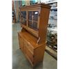 Image 2 : KRUG MAPLE 2 PIECE BUFFET AND HUTCH