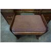 Image 2 : 5 DRAWER WATERFALL VANITY WITH MIRROR AND STOOL