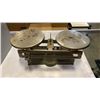 Image 2 : VINTAGE CASED SCALE