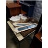 Image 1 : 2 BOXES OF CORNING WARE AND DECORATIVE MIRRORS