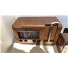 Image 2 : 3 VINTAGE RADIOS RCA VICTOR, MARCONI AND ROGERS 1 HAS DAMAGE TO FRONT