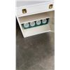 Image 8 : WHITE 2 DRAWER DRESSER WITH NIGHTSTAND AND KEYS