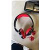Image 8 : 2 DIGITAL SCALES, HARMONICA, 2 HEADPHONES ELECTRIC RAZOR AND CAMERA
