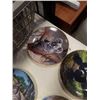 Image 13 : BASKET OF COLLECTOR PLATES AND COLLECTIBLES