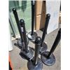 Image 2 : 6 plastic stantions and 200' of plastic chain