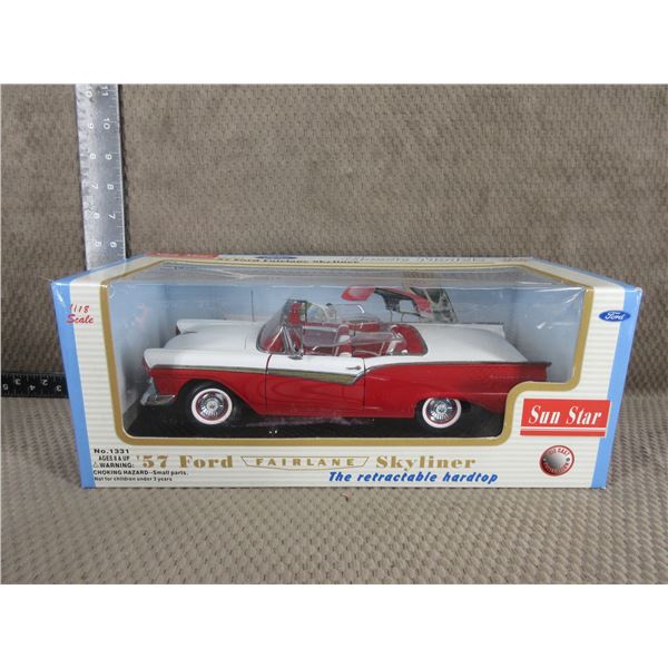 1957 Ford Fairlane Skyliner - Sun Star 1:18 Diecast