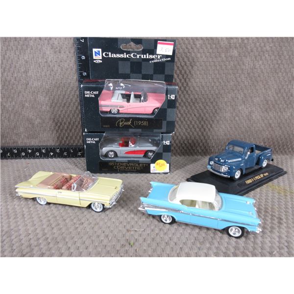 O Gauge Train Scale Items - 5 Diecast Cars