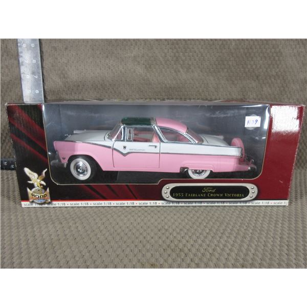 1955 Fairlane Crown Victoria - Road Signature 1:18 Diecast