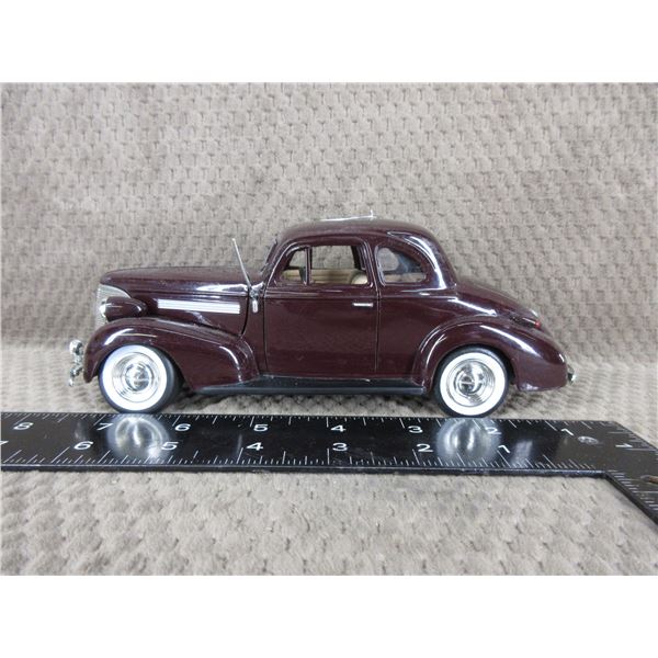 1939 Chevrolet Coupe - 1:24 Diecast no box