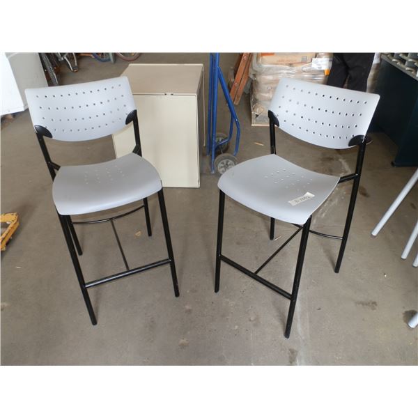 2 Bar Stools