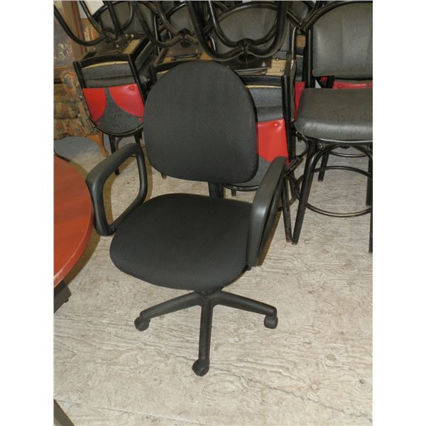 13 Rolling Office Chairs