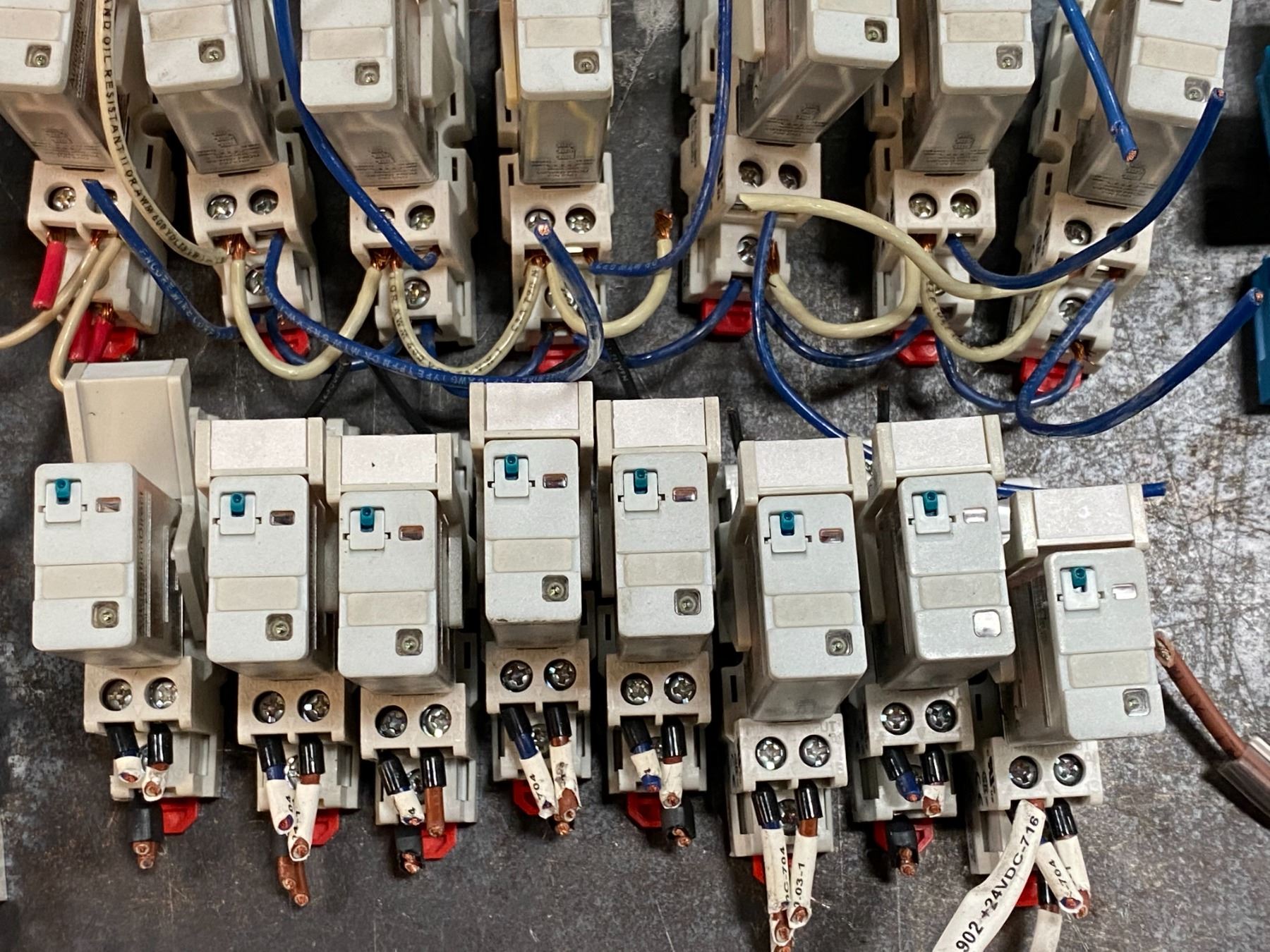 LOT OF MISC. ELECTRICAL ITEMS