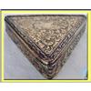 Image 1 : ANTIQUE ENGRAVED VERMEIL TRIANGULAR BOX FRENCH #2044834