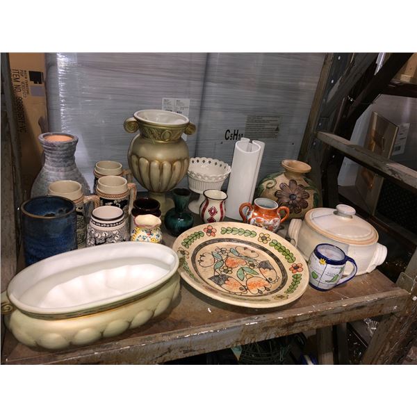 Shelf lot of assorted collectable & decorative pottery pieces