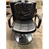 Image 1 : Hair Salon/Tattoo/Piercing adjustable height client chair