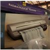 Image 2 : 9" Laminator/5-in-1 paper trimmer & 2 blacklights