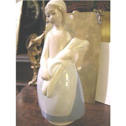 Rex by Lladro Girl with Bundle #2066404