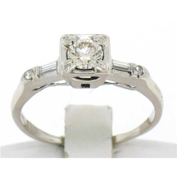 18k White Gold Round & Baguette VVS Diamond Engagement Solitaire Ring