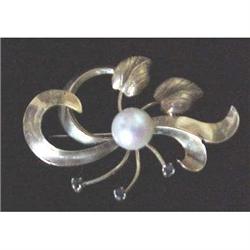 18k 1950's gold leaf pin with 10mm pearl #2048963
