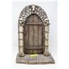 Image 1 : CASTLE GATE SKULL DIORAMA