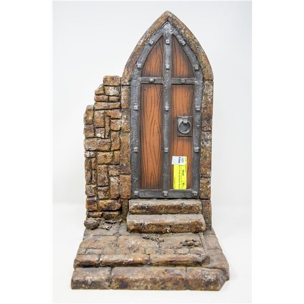 12 IN CASTLE DOOR DIORAMA REAIN