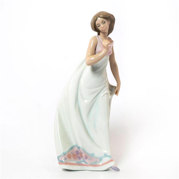 Afternoon Promenade 1007636 - Lladro Porcelain Figurine