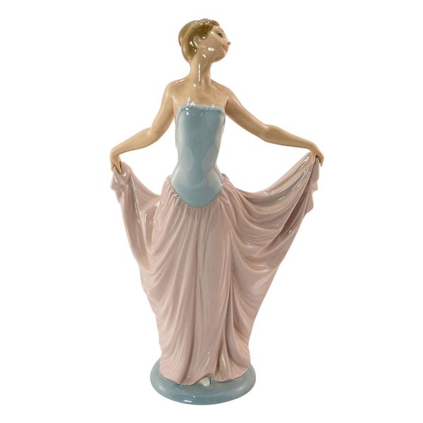 Dancer Woman 5050 - Lladro Porcelain Figurine