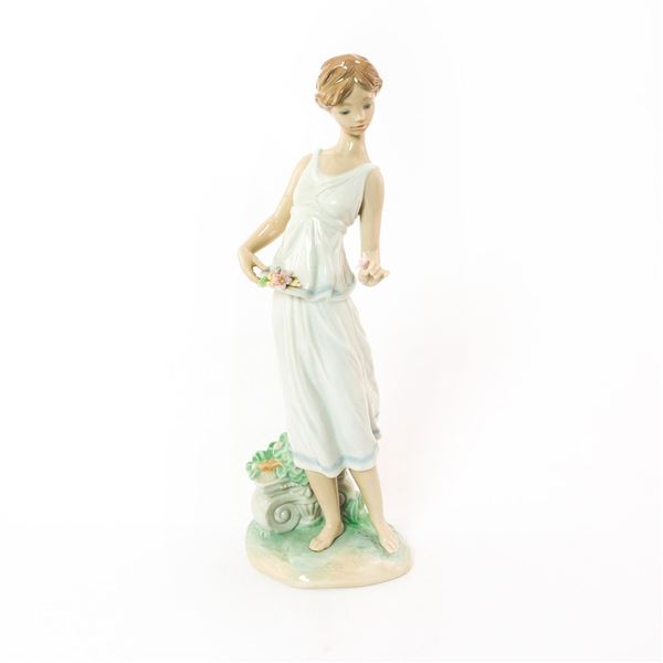 Flowers For A Goddess 1007709 - Lladro Porcelain Figurine