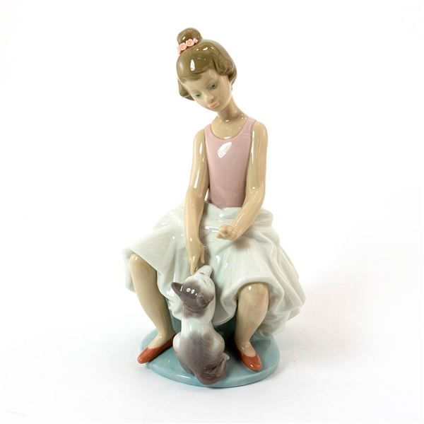 Little Ballerina 1006402 - Lladro Porcelain Figurine