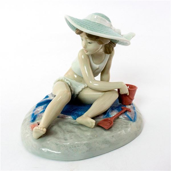 Sandcastles 1005488 - Lladro Porcelain Figurine
