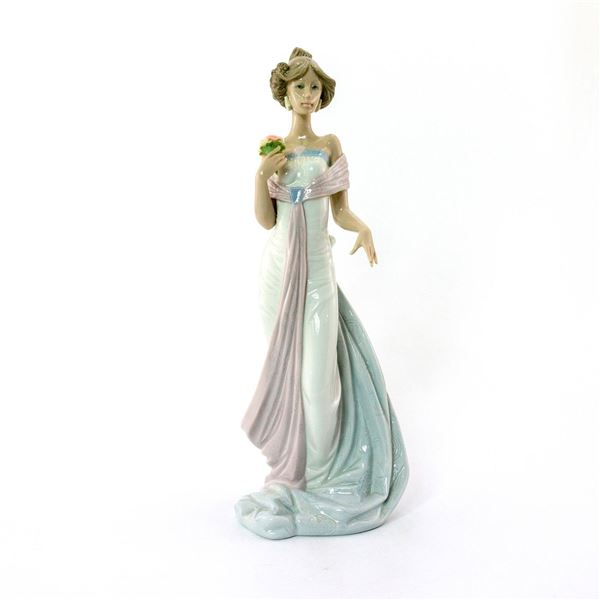 Summer Infatuation 1006366 - Lladro Porcelain Figurine