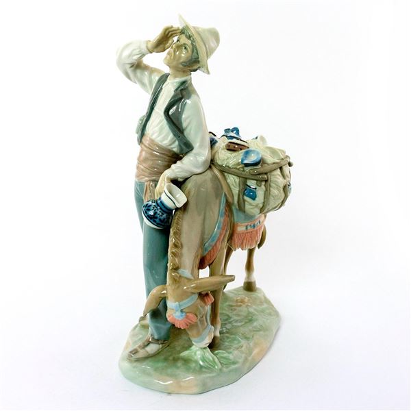 Typical Peddler 1004859 - Lladro Porcelain Figurine