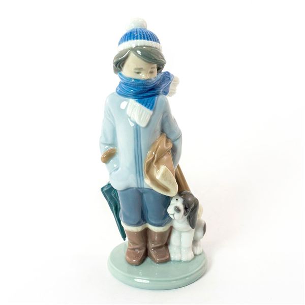 Winter 1005220 - Lladro Porcelain Figurine