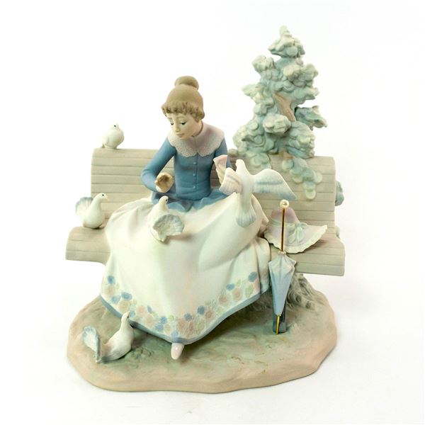 Feeding the Pigeons 1005428 - Lladro Porcelain Figurine