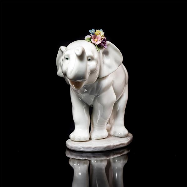 Lucky Strolling 1006460 - Lladro Porcelain Figurine