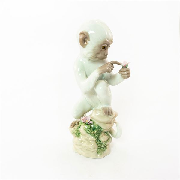 The Monkey 1006962 - Lladro Porcelain Figurine
