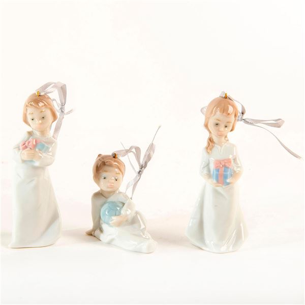 3pc Christmas Morning 1005940 - Lladro Porcelain Figurines