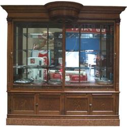 Showcase from a wardrobe shop Seattle , WA