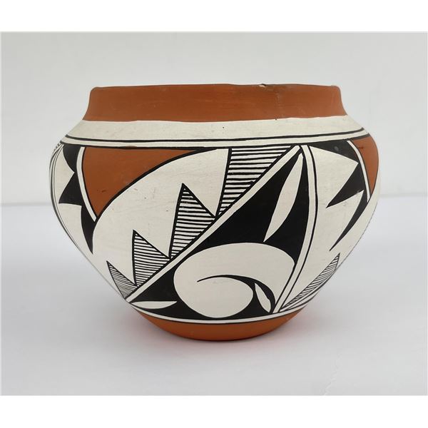 Native American Indian Acoma Pottery Vase