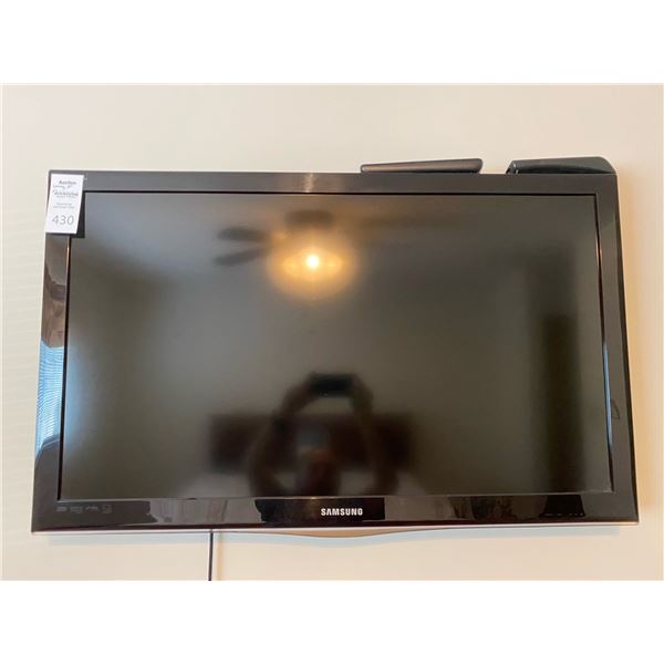 Samsung TV & wall mount Cat B