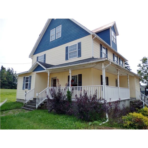 ABSOLUTE AUCTION: EXTERIOR COMMERCIAL HOUSE  W EXTRA LOTS  IN SHENANGO VALLEY