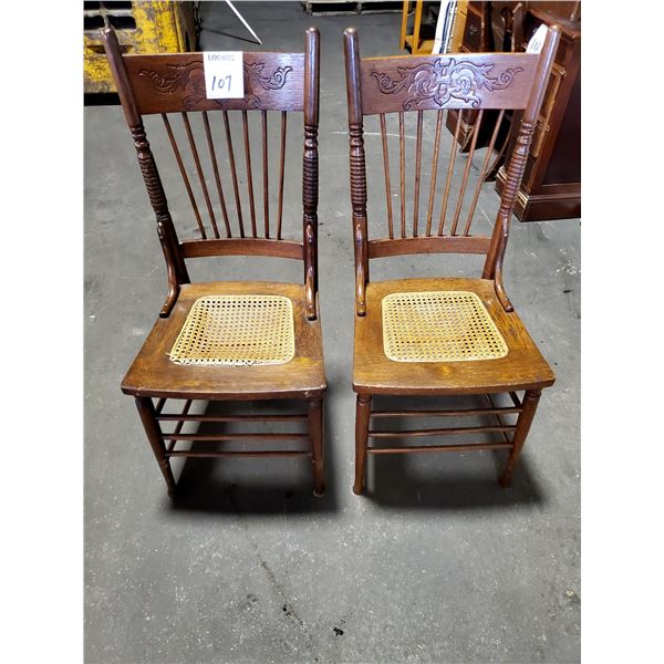 PAIR OF ANTIQUE OAK KITCHEN CHAIRS (X2)