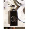 Image 11 : LARGE TABLE LOT: KITCHENWARE, GLASSWARE, TABLEWARE, DECOR, MORE