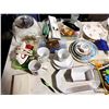Image 4 : LARGE TABLE LOT: KITCHENWARE, GLASSWARE, TABLEWARE, DECOR, MORE