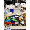 Image 6 : LARGE TABLE LOT: KITCHENWARE, GLASSWARE, TABLEWARE, DECOR, MORE