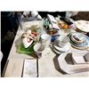 Image 8 : LARGE TABLE LOT: KITCHENWARE, GLASSWARE, TABLEWARE, DECOR, MORE