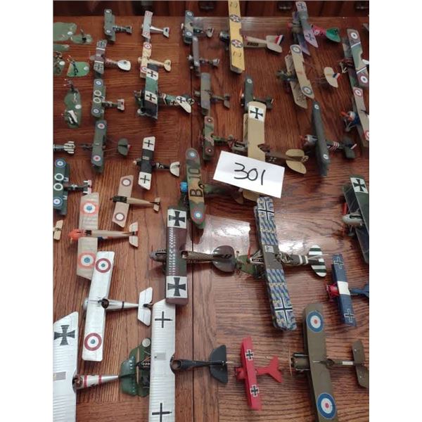 HUGE COLLECTION OF VINTAGE ASSORTED WWI AND WWII MILITARY AIRCRAFT & GROUND CREW MODELS, AXIS AND AL
