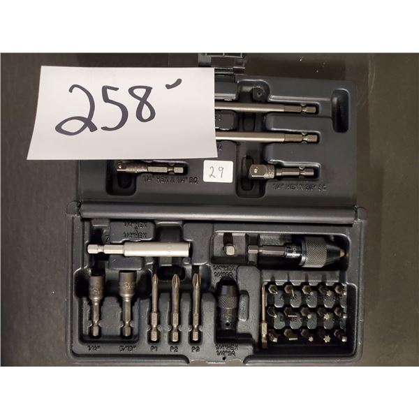 SnapOn 27 piece ball detent extension and bit set