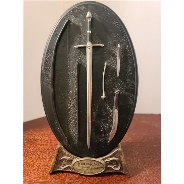 The Arms of Aragorn Plaque w/Stand, 10"